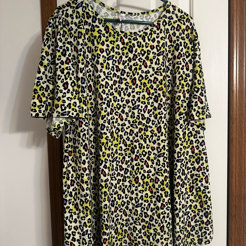 Chic Leopard Print Blouse